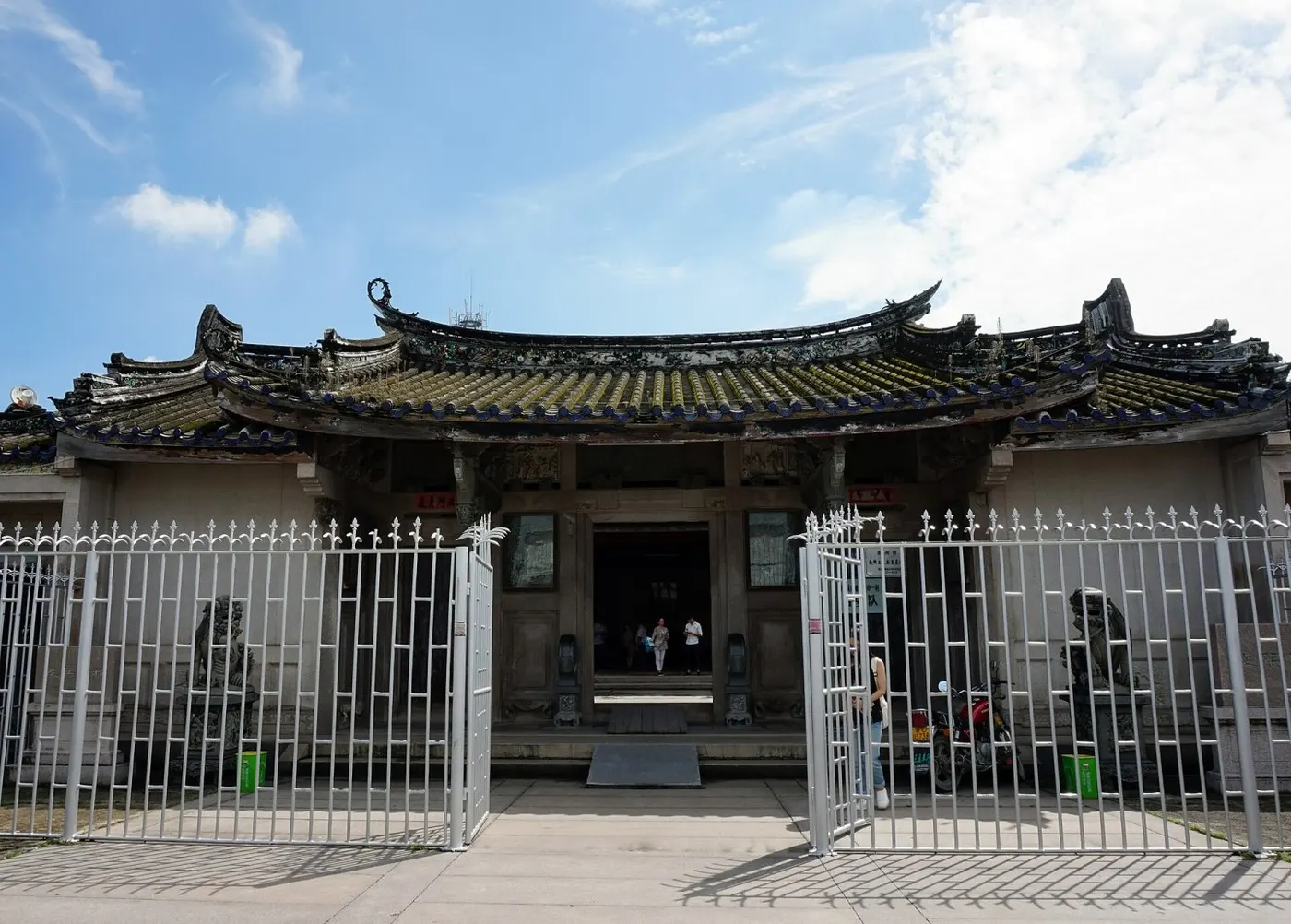 从熙公祠石门面与石雕