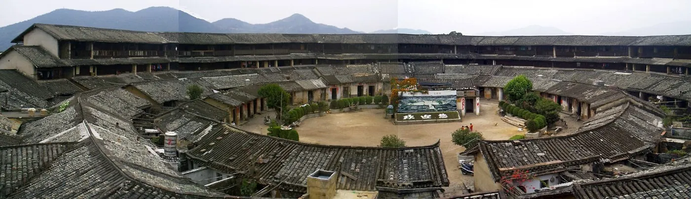 道韵楼内院全景,圆形土楼环绕