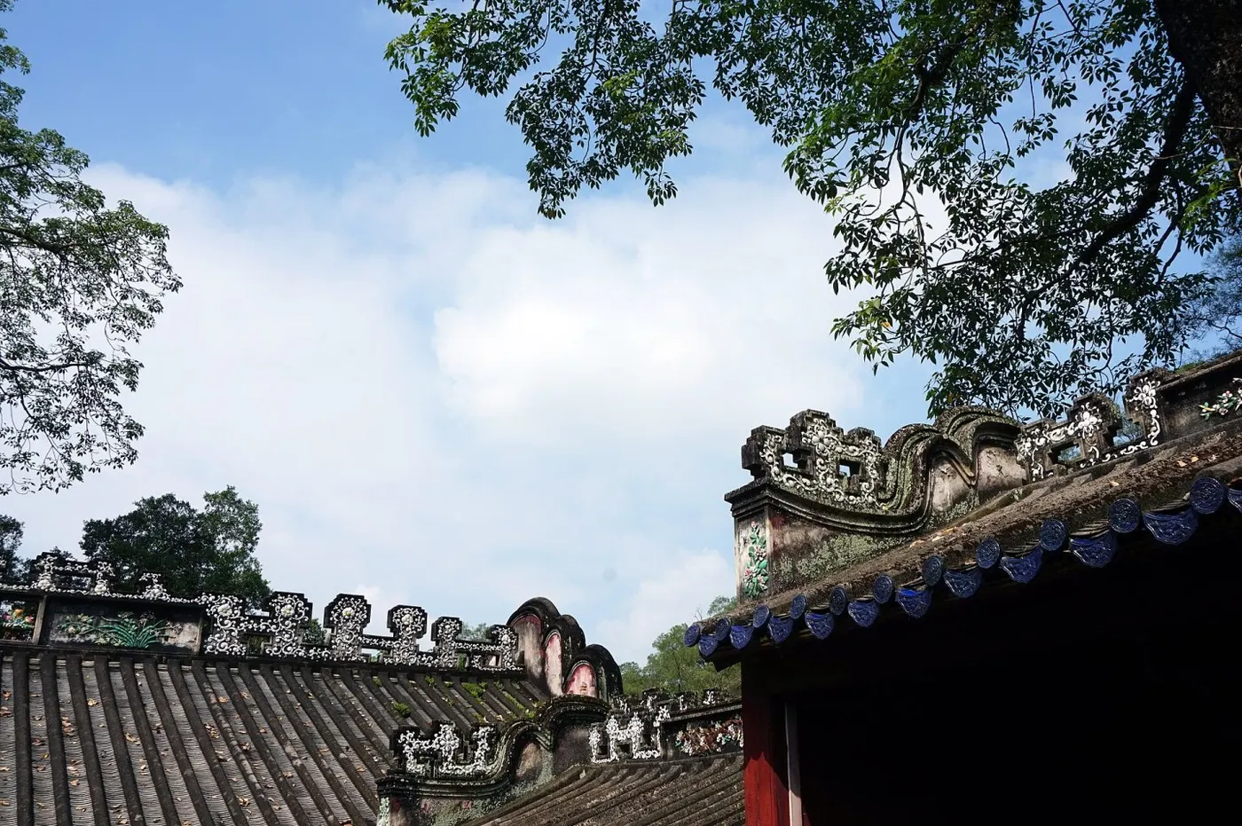 韩文公祠正殿，匾额与石阶