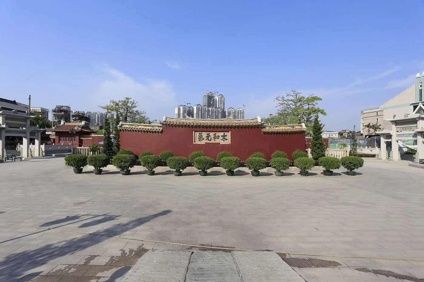 揭阳学宫照壁，红墙题太和元气